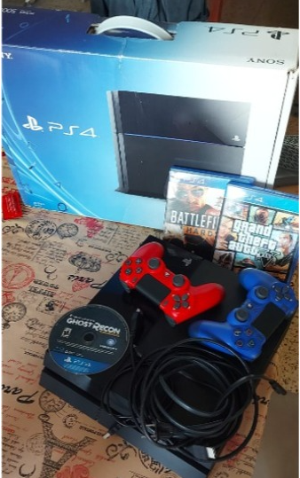 Sony PlayStation 4 500GB con dos juegos y dos Joystick