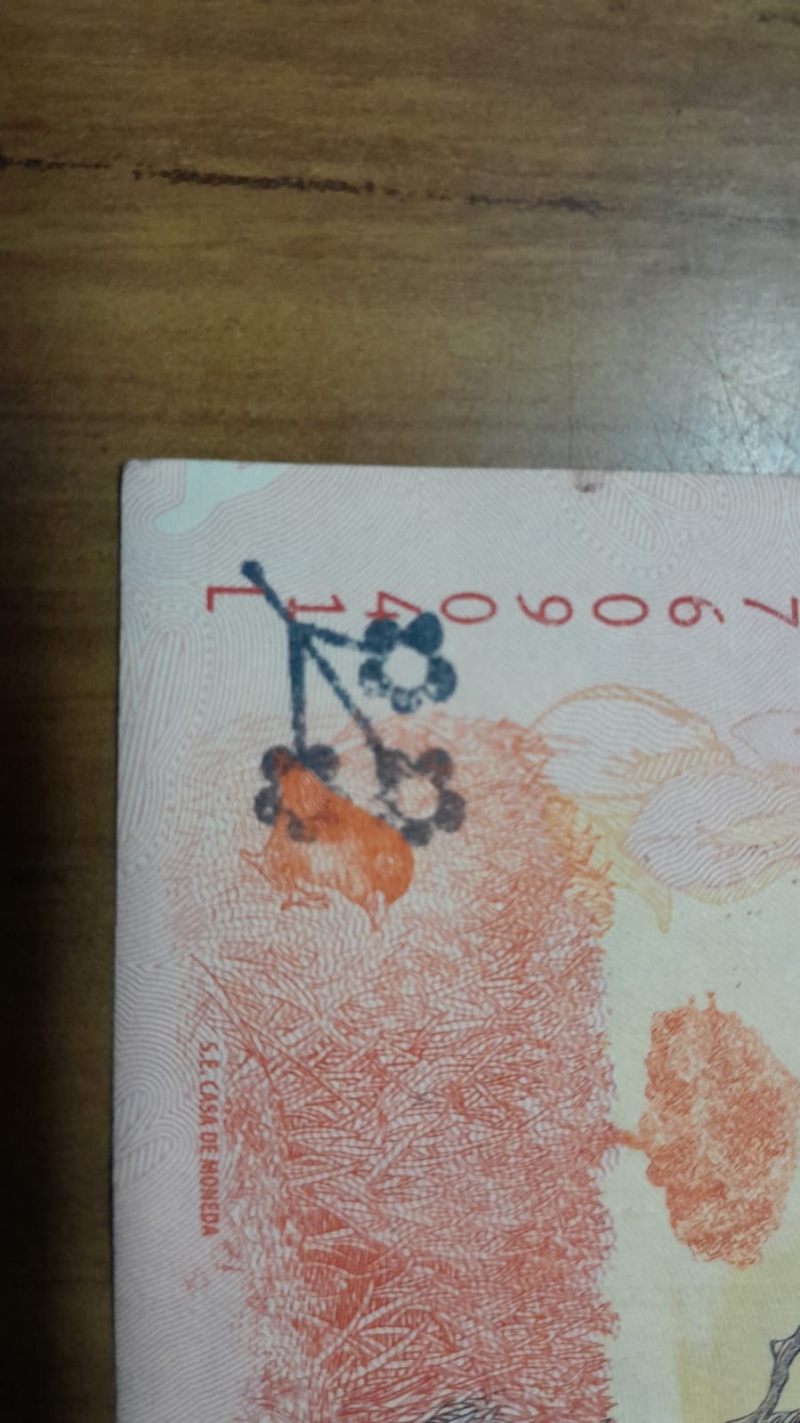 Billete de 1000 (mil pesos argentinos) con error de impresion 3 flores